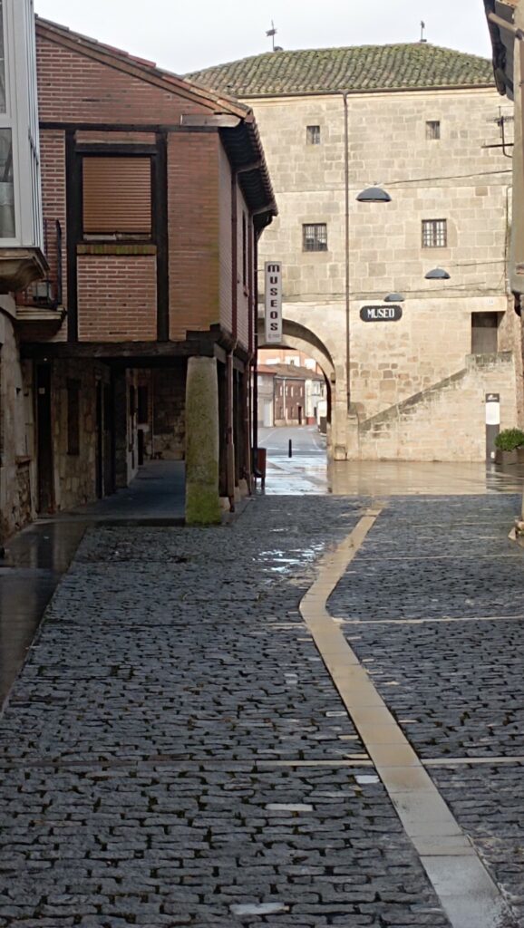 Acceso a los museos desde el casco histórico de Villadiego