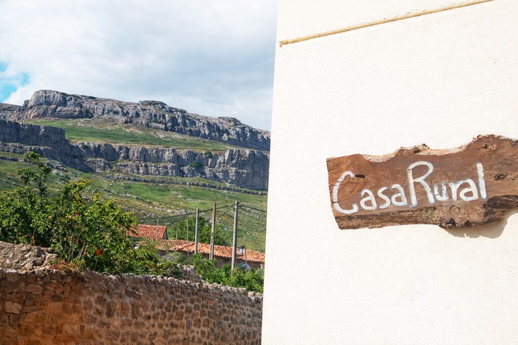 Casa Rural El Hidalgo en Amaya con vistas a Peña Amaya y su entorno natural