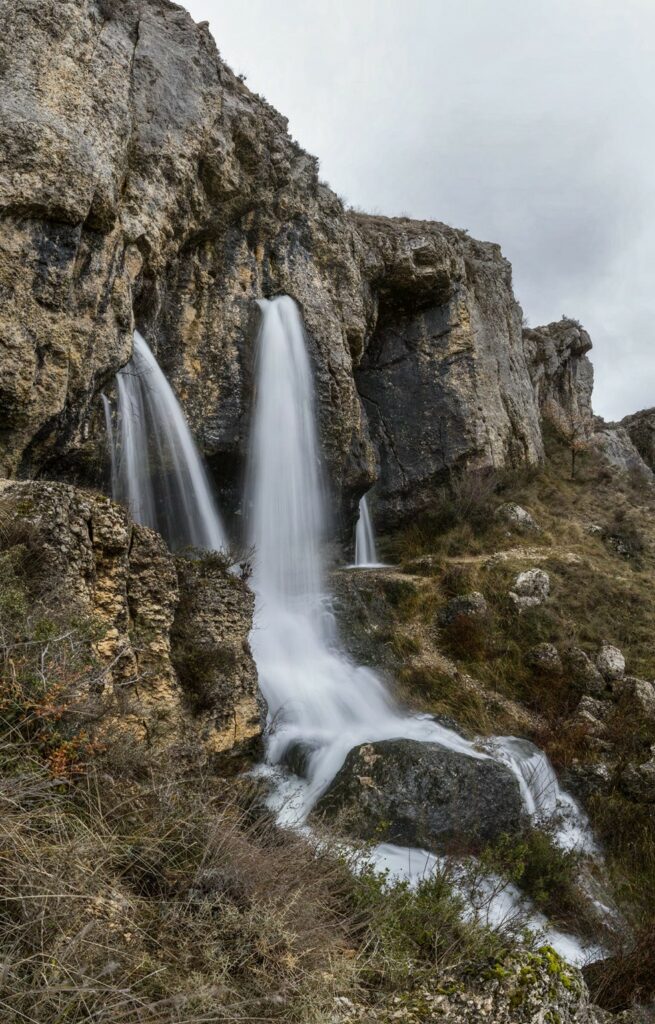 Cascada de Yeguamea en Fuenteodra, en el Geoparque de Las Loras
