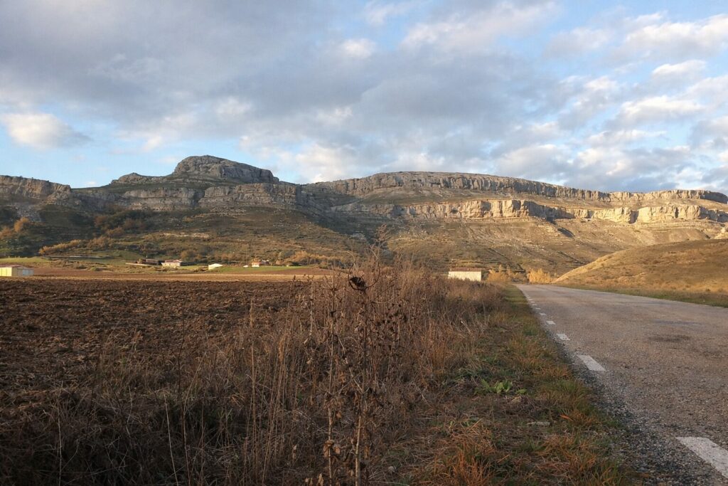 Peña Amaya en Burgos al atardecer, conocida como la Diosa Dormida