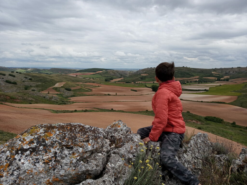 Mirador natural y rutas de senderismo en Amaya, entorno de la Peña Amaya